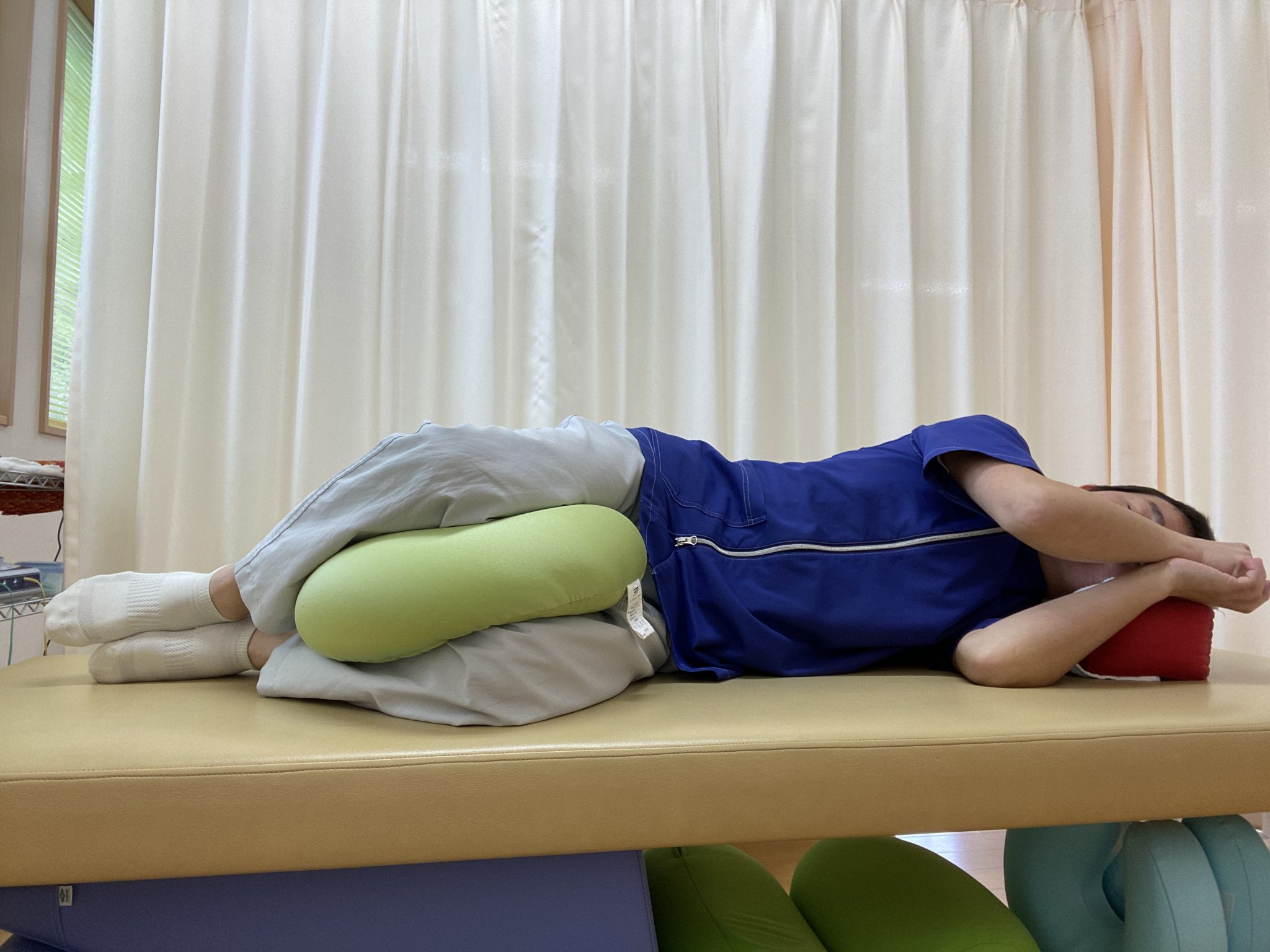 ぎっくり腰になったときの楽な寝方とその理由を詳しくを解説！オススメの対処法もご紹介。 | 白石市で整体なら白石接骨院いとうへ！3万人以上を施術 ...